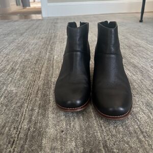 Tom's Carpe Diem black leather booties, size 7